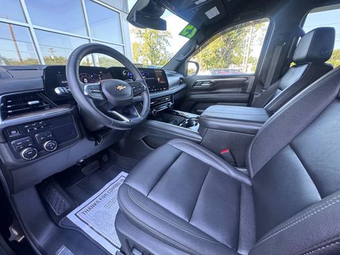 Used 2025 Chevrolet Tahoe LT w/ Comfort Package AWD/4WD image 13