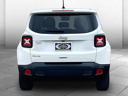 Used 2023 Jeep Renegade Latitude AWD/4WD image 3