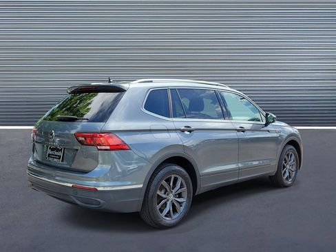 Used 2023 Volkswagen Tiguan SE image 3