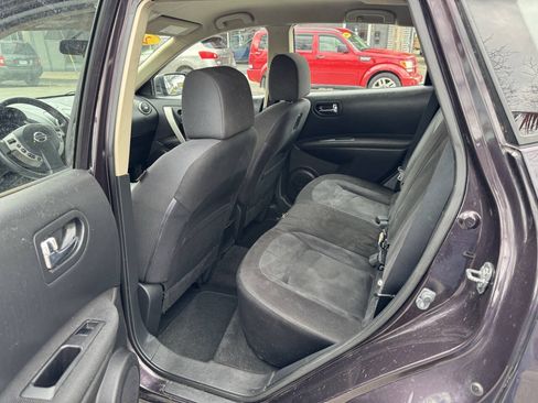 Used 2015 Nissan Rogue S w/ Convenience Package AWD/4WD image 4
