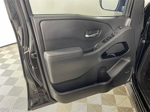 Used 2022 Nissan Frontier PRO-4X w/ Pro-4X Premium Package image 19