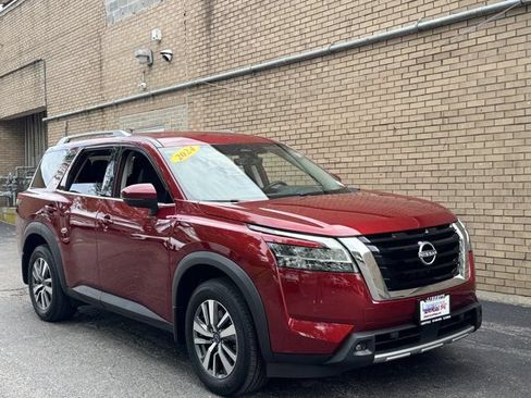 Used 2024 Nissan Pathfinder SL AWD/4WD image 3