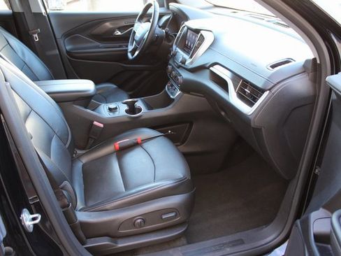 Used 2023 GMC Terrain SLT image 16