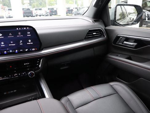 Used 2025 Chevrolet Suburban RST w/ Comfort Package AWD/4WD image 15