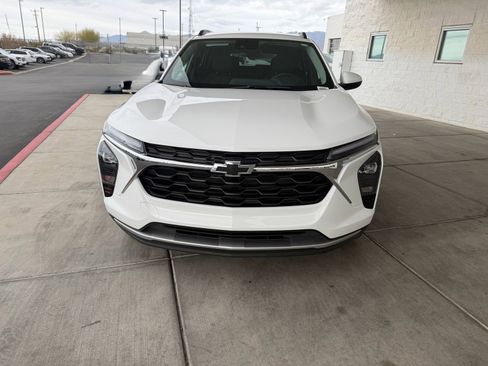 Used 2024 Chevrolet Trax LT w/ Driver Confidence Package image 8