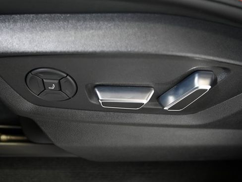 Used 2025 Audi RS Q8 performance image 26