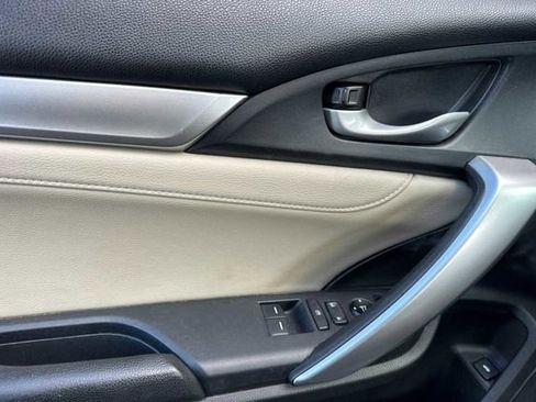 Used 2017 Honda Civic Touring image 10