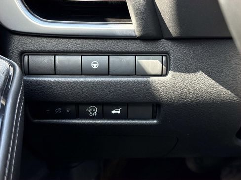 Used 2023 Nissan Rogue SL w/ SL Premium Package image 19