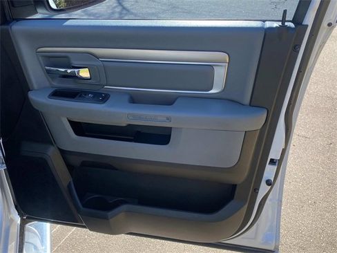 Used 2020 RAM 1500 Classic SLT w/ Luxury Group image 35
