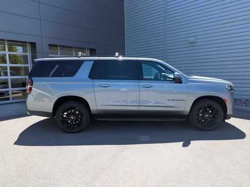 Used 2023 Chevrolet Suburban RST w/ Sport Performance Package AWD/4WD image 4