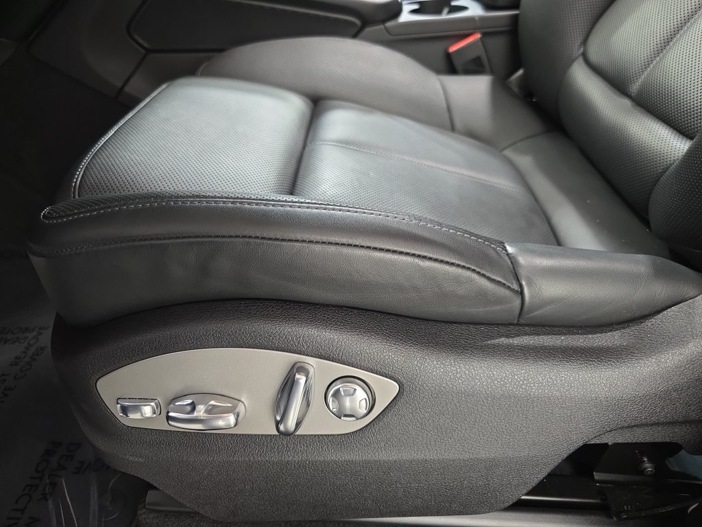 Certified 2026 Porsche Macan AWD/4WD image 23