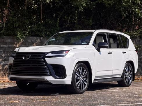 Certified 2025 Lexus LX 600 4WD w/ Appearance Package image 13