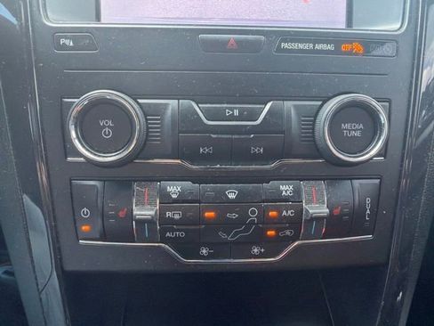 Used 2019 Ford Explorer XLT w/ Equipment Group 202A FWD image 26