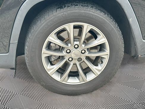 Used 2020 Jeep Cherokee Latitude Plus FWD image 31