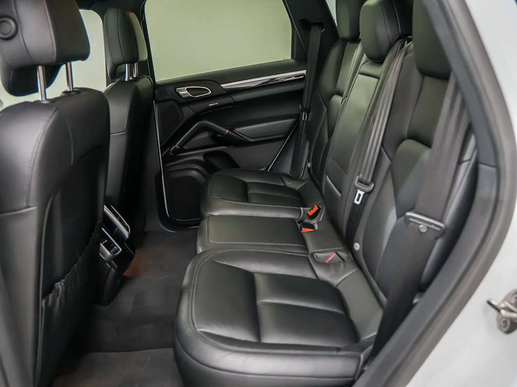 Used 2018 Porsche Cayenne AWD/4WD image 17
