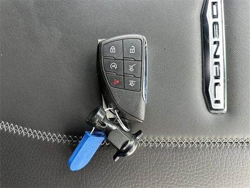 Used 2025 GMC Yukon XL Denali image 35