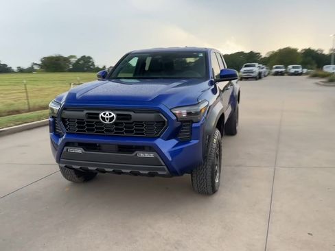 Used 2024 Toyota Tacoma TRD Off-Road image 3