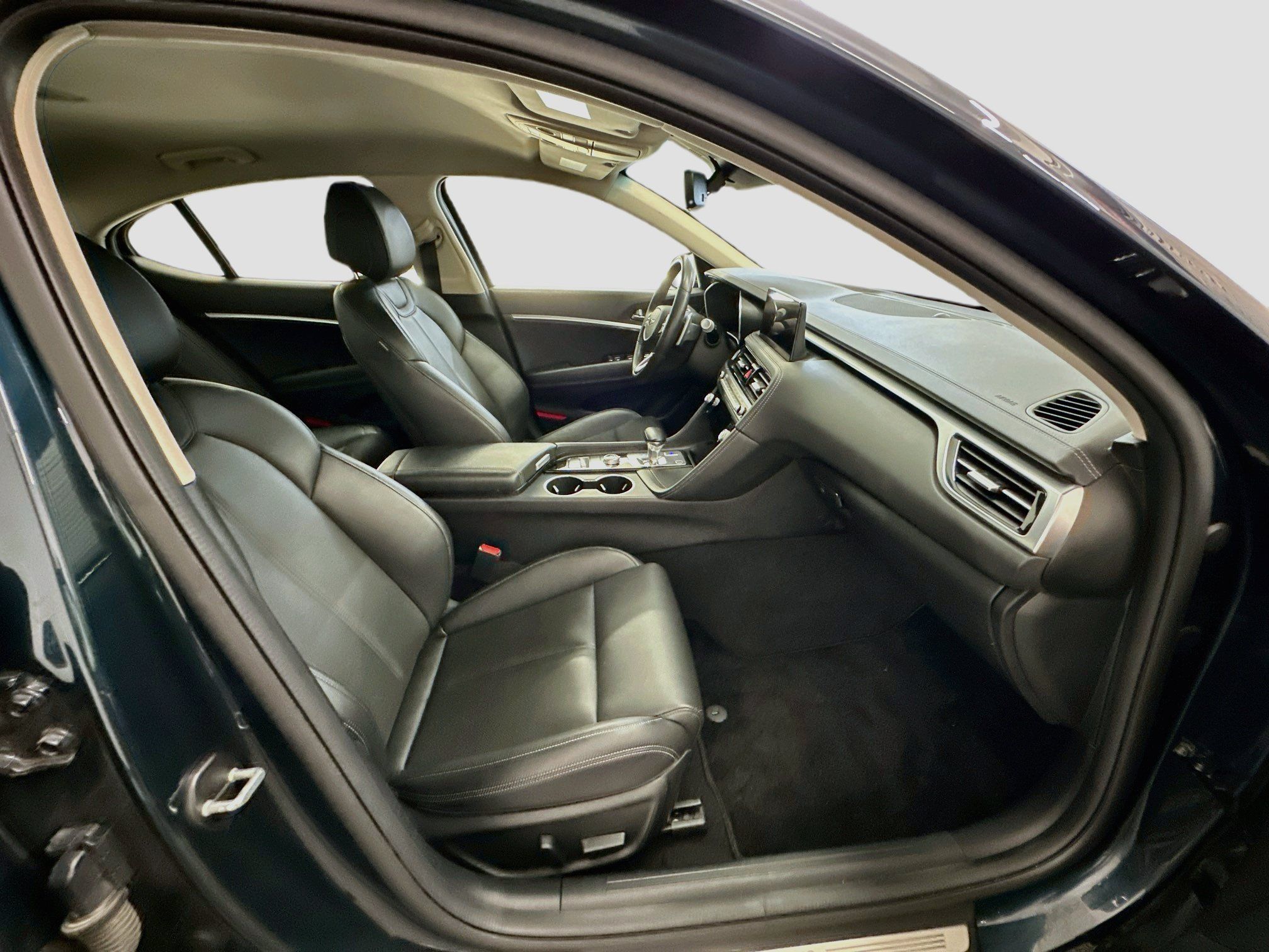 Used 2025 Genesis G70 2.5T AWD/4WD image 32