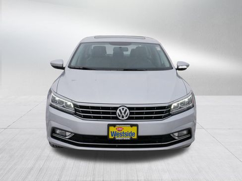 Used 2017 Volkswagen Passat 1.8T SE image 2