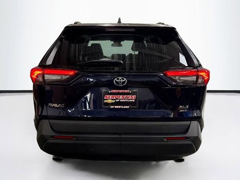 Used 2021 Toyota RAV4 XLE AWD/4WD image 7