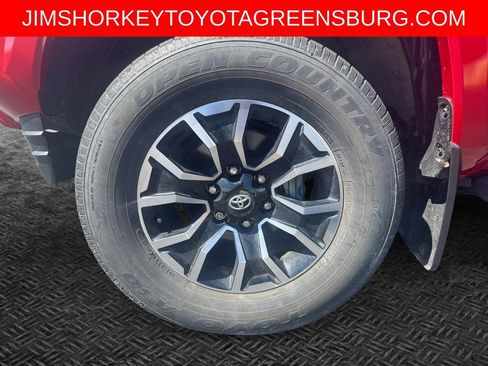 Used 2022 Toyota Tacoma TRD Sport image 11