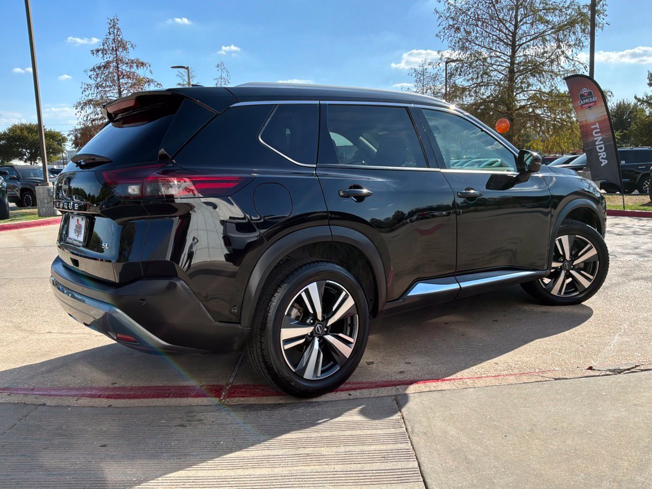 Used 2023 Nissan Rogue SL w/ SL Premium Package FWD image 6