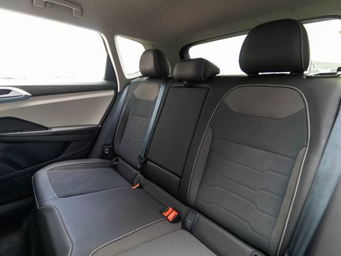 Used 2025 Volkswagen Taos SE image 31