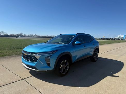 Used 2025 Chevrolet Trax LT image 9