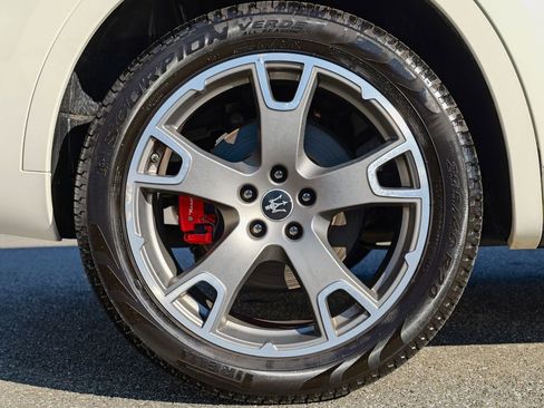 Used 2020 Maserati Levante GranSport image 13