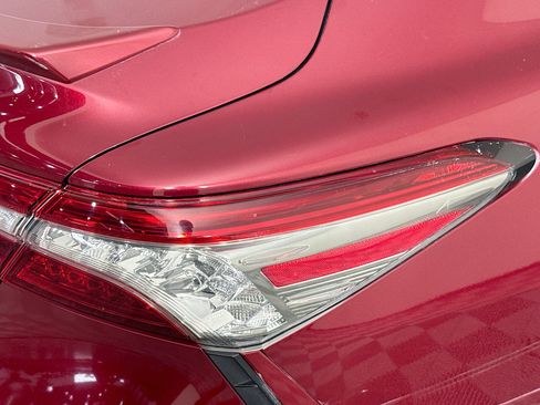 Used 2018 Toyota Camry XSE image 33