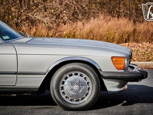 Used 1988 Mercedes-Benz 560 SL image 31