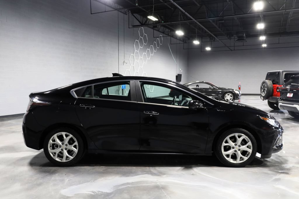 Used 2017 Chevrolet Volt Premier w/ Driver Confidence II Package FWD image 8