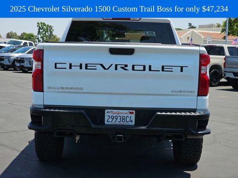 Used 2025 Chevrolet Silverado 1500 Custom Trail Boss w/ LPO, Dark Essentials Package AWD/4WD image 5