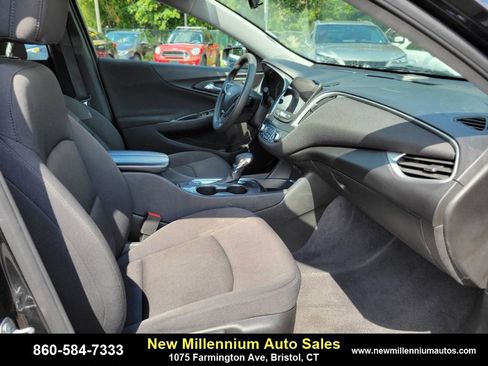Used 2023 Chevrolet Malibu LT image 11
