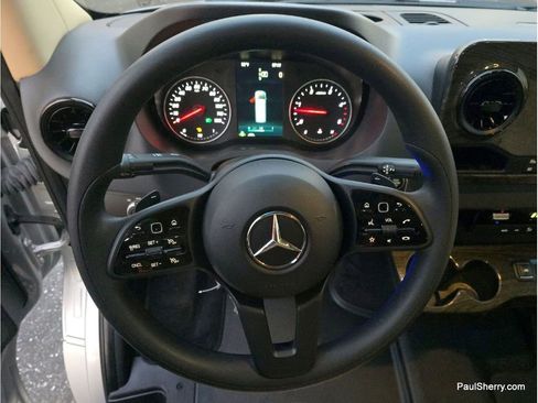 Used 2021 Mercedes-Benz Sprinter 2500 image 21