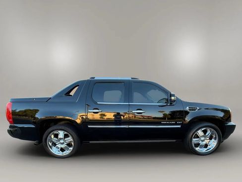 Used 2011 Cadillac Escalade EXT Premium AWD/4WD image 17