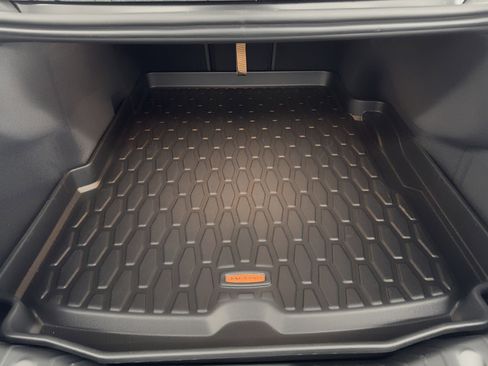 Used 2022 Jaguar XF R-Dynamic SE image 13