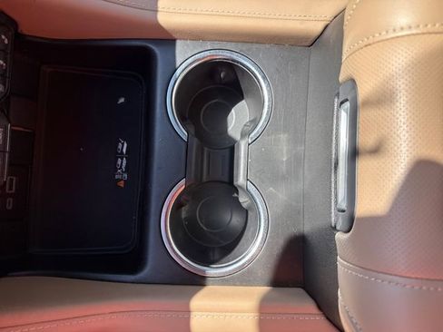 Used 2024 Chevrolet Suburban Premier AWD/4WD image 19