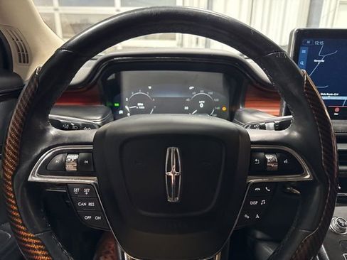 Used 2022 Lincoln Nautilus Reserve image 13
