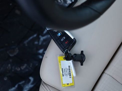 Used 2023 BMW 330i xDrive Sedan w/ Premium Package image 29