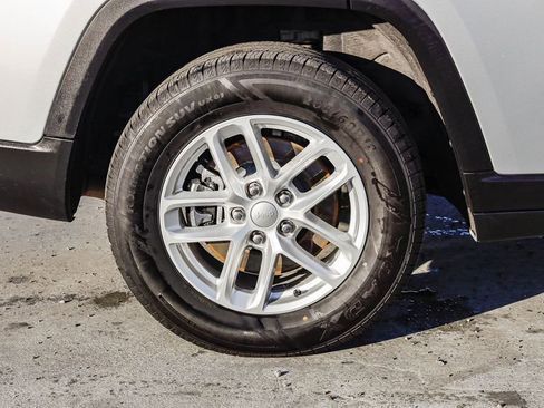 Certified 2023 Jeep Grand Cherokee L Laredo image 12