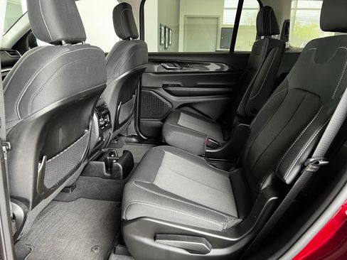 Used 2023 Jeep Grand Cherokee L Laredo AWD/4WD image 21