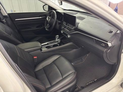Used 2023 Nissan Altima 2.5 SR w/ SR Premium Package FWD image 29