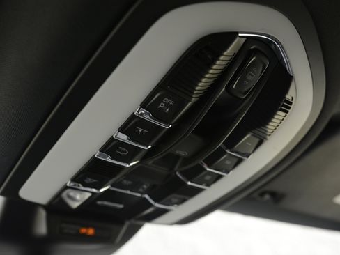Certified 2022 Porsche Macan S AWD/4WD image 21