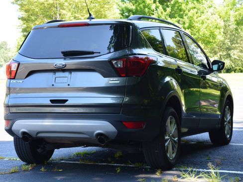Used 2019 Ford Escape SEL image 5