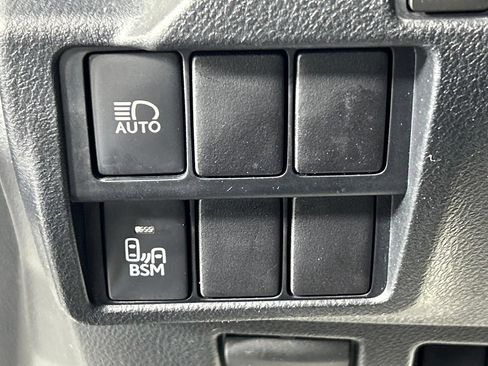 Used 2017 Lexus IS 300 AWD image 30
