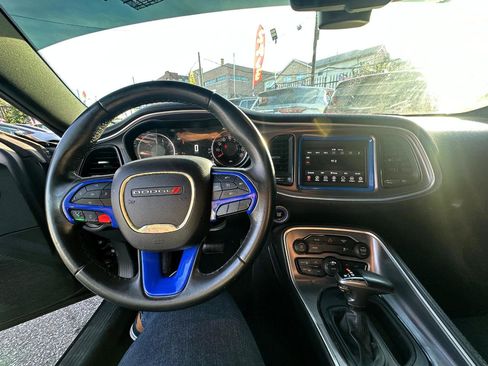 Used 2019 Dodge Challenger SXT RWD image 11