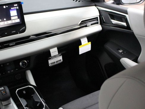 New 2026 Mitsubishi Outlander SE image 22