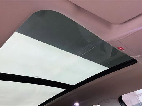 Used 2023 Volkswagen Atlas SE w/ Panoramic Sunroof Package image 13