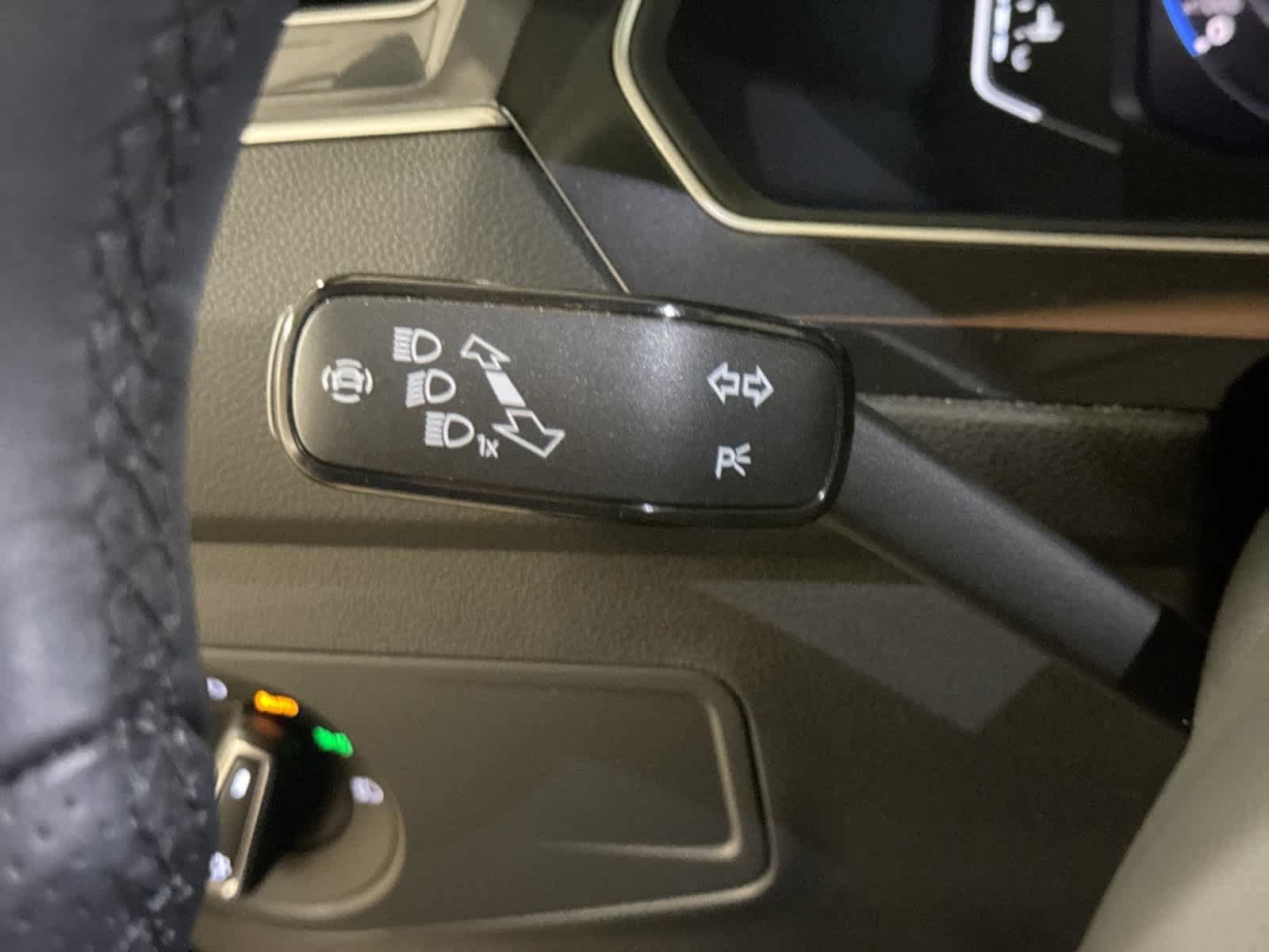 Used 2024 Volkswagen Tiguan SEL R-Line AWD/4WD image 32